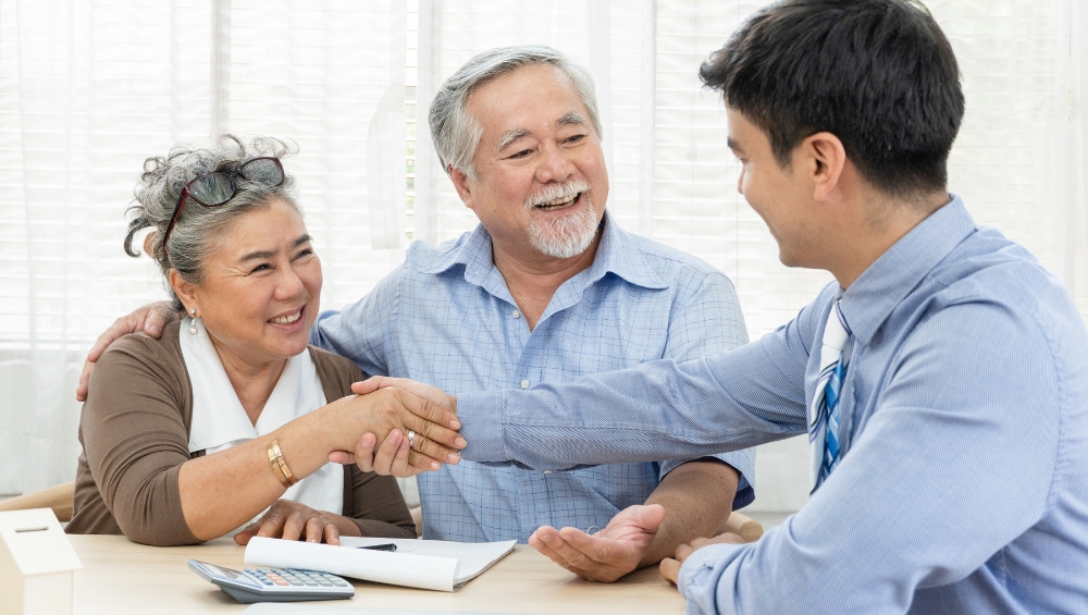 licensed-medicare-agent-meeting-seniors Licensed Medicare agent services in Sun City Center, FL from Medicare Information Project